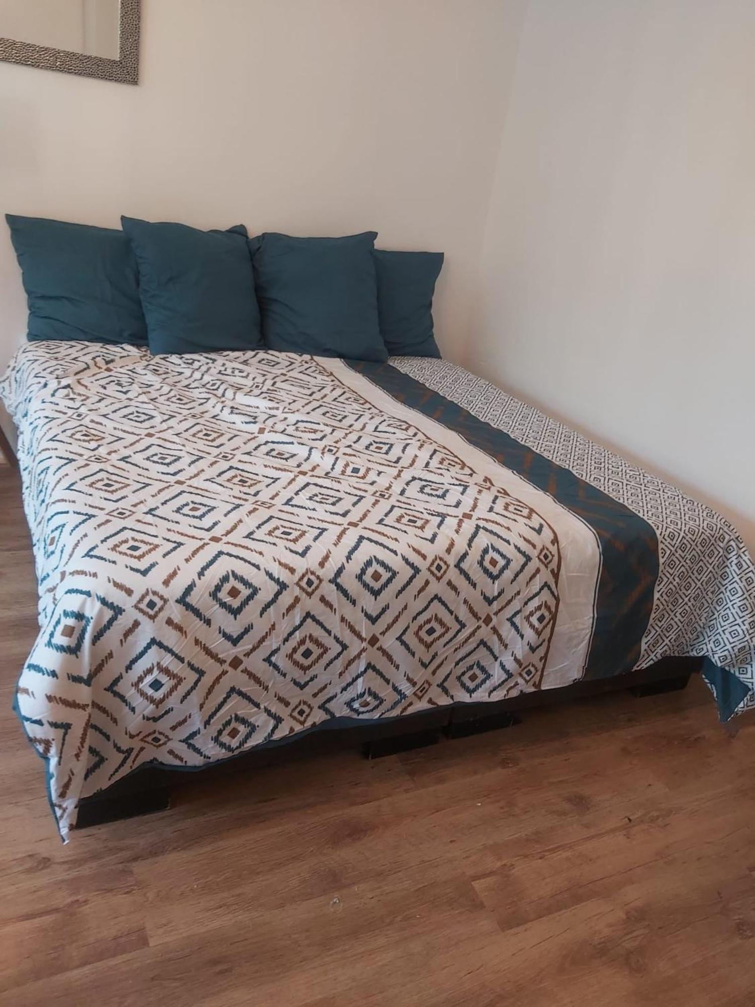 Appartement *** Comfortable 30m2 Studio Hansaring 19 *** Mediapark / Messe / Dom Keulen