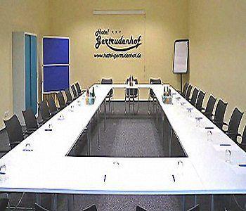 Gertrudenhof 3*