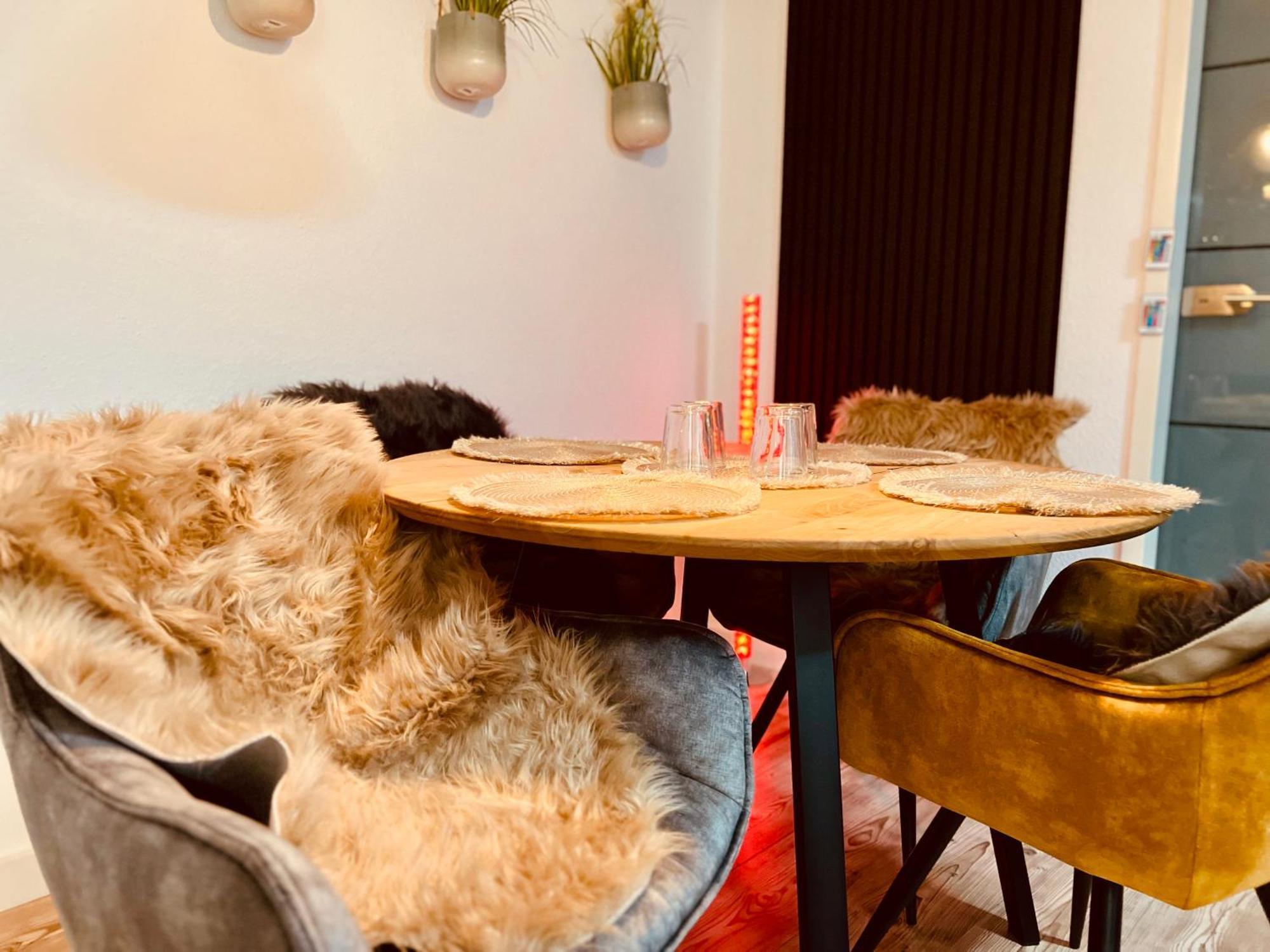 Luxe Living: Opulent Elegance Unleashed Appartement Cologne