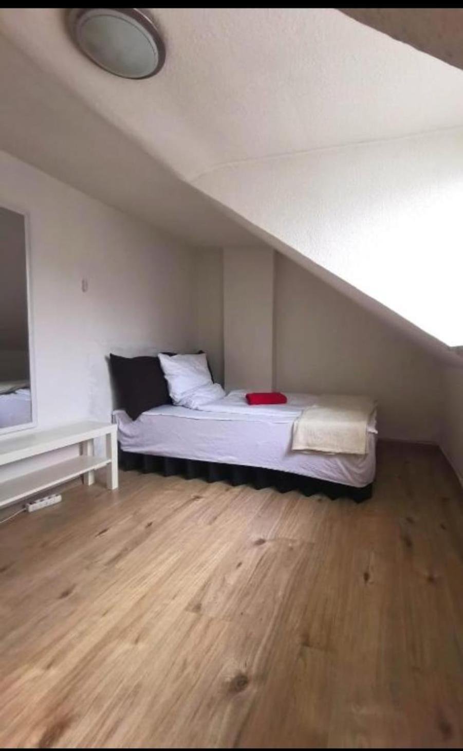 Privat In Zwei-zimmer-wohnung Als 2er Wg Habitación en casa particular