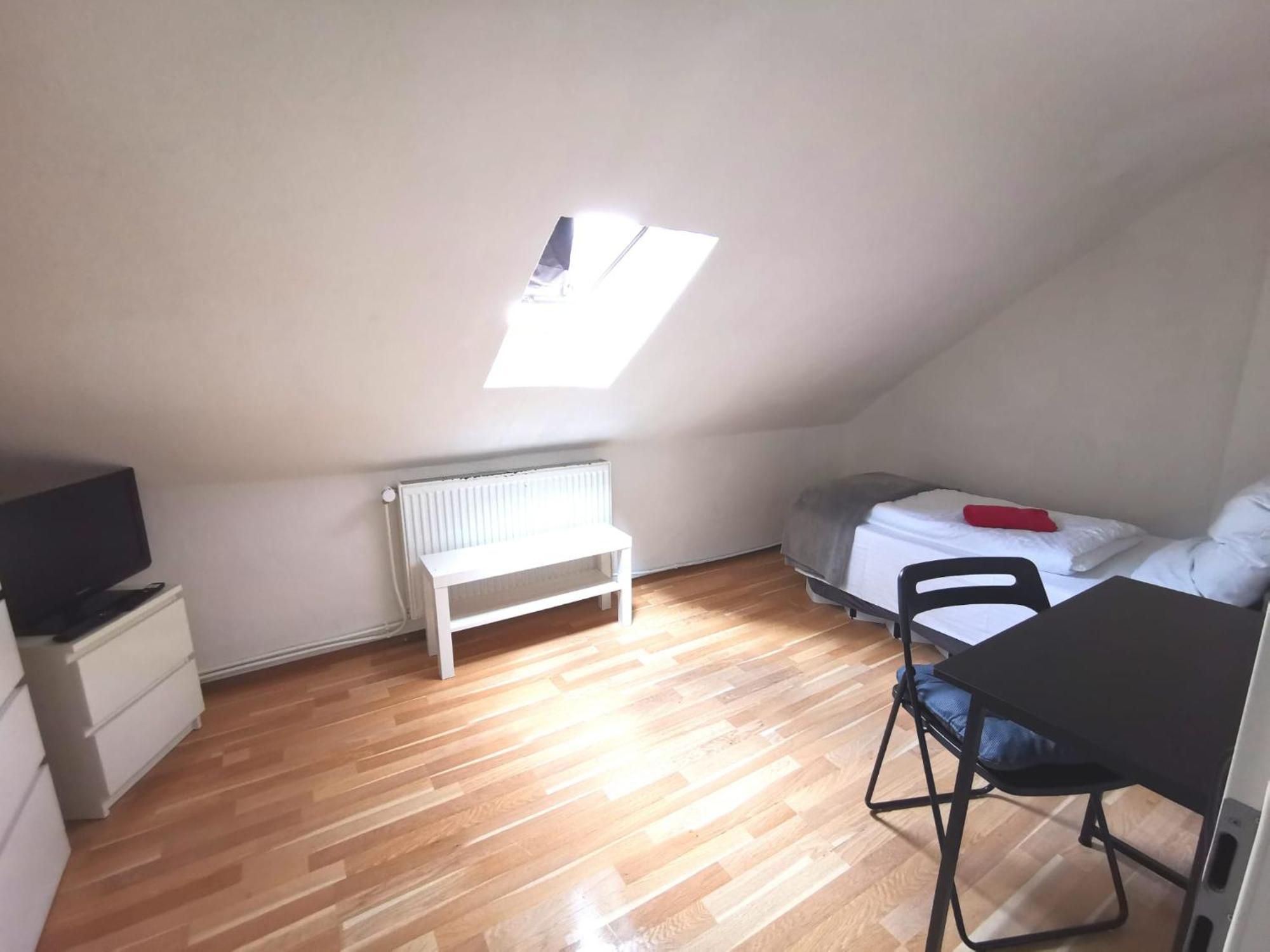 Privat In Zwei-zimmer-wohnung Als 2er Wg Habitación en casa particular