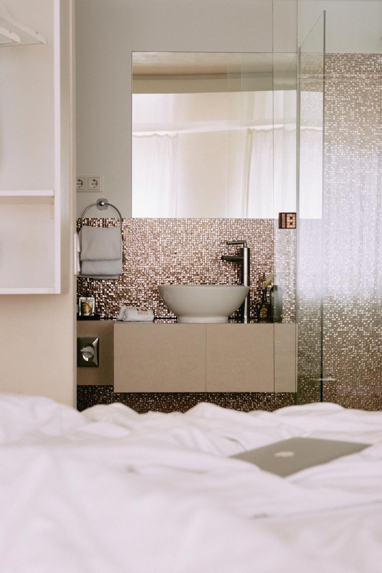 18arts - Living In A Gallery! Hotel Cologne
