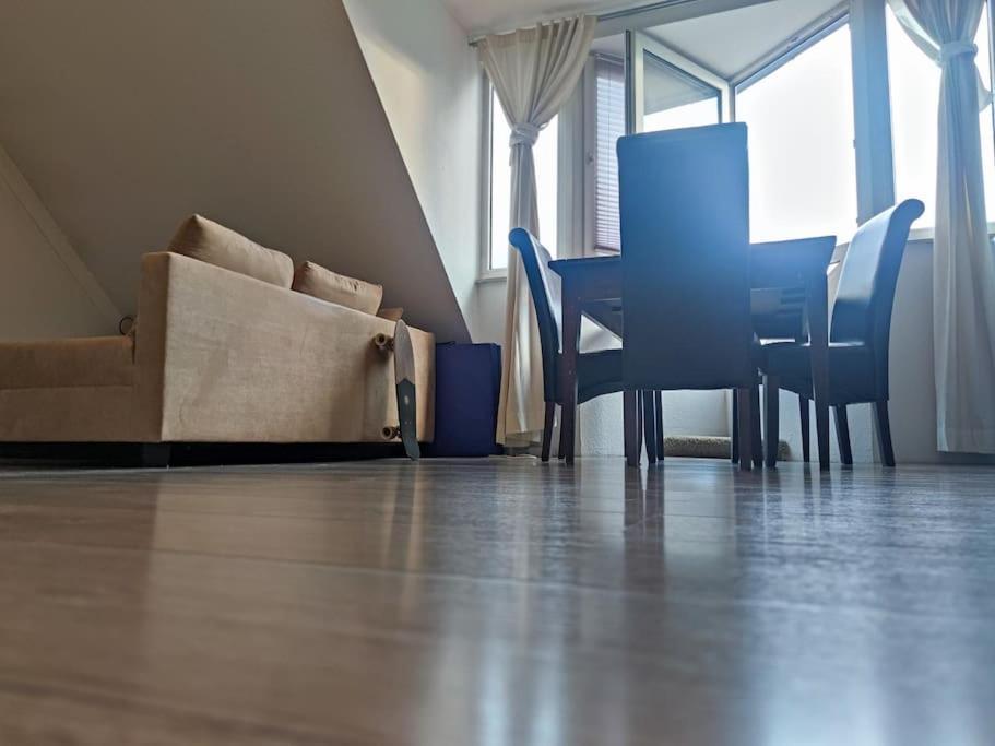 Komfort Citytrain Messe Business Erholung Wifi Mit Magentatv Bis 4 Pers Apartment