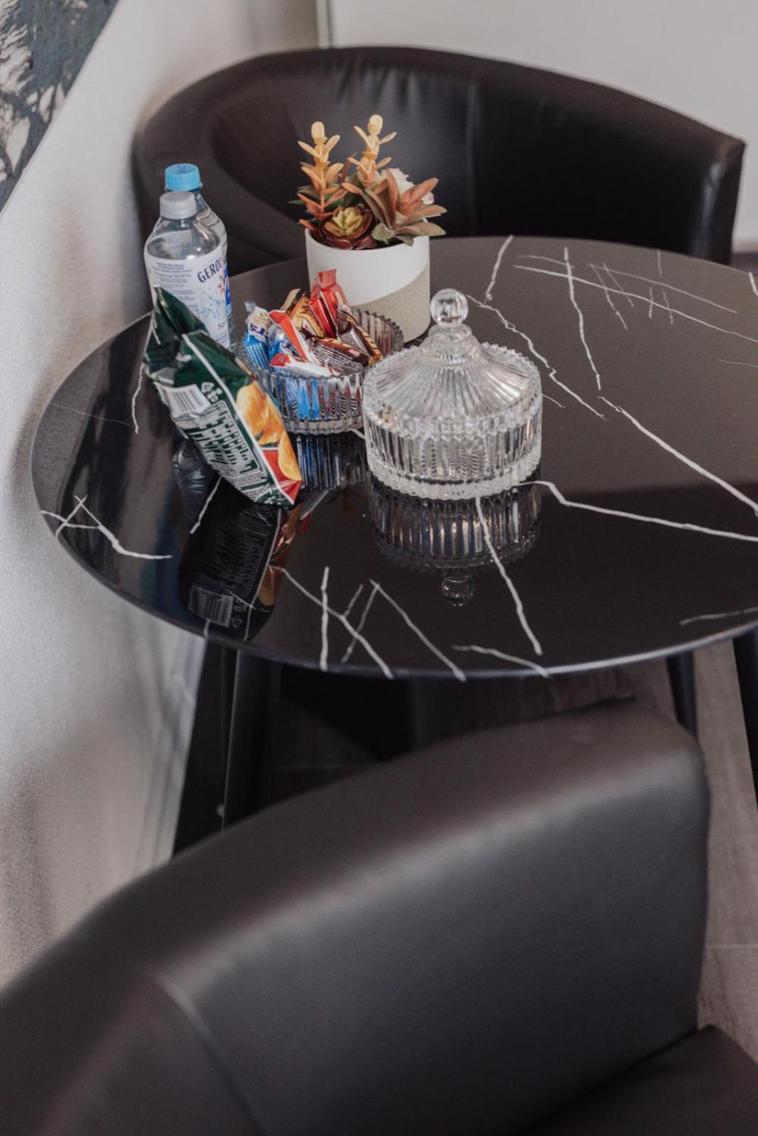 Urlaubszimmer 5 Airport Bonn Flughafen *