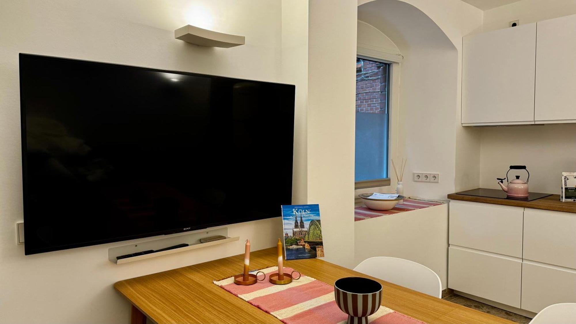 Mitten In Der Koelner - Design Trifft Altbau