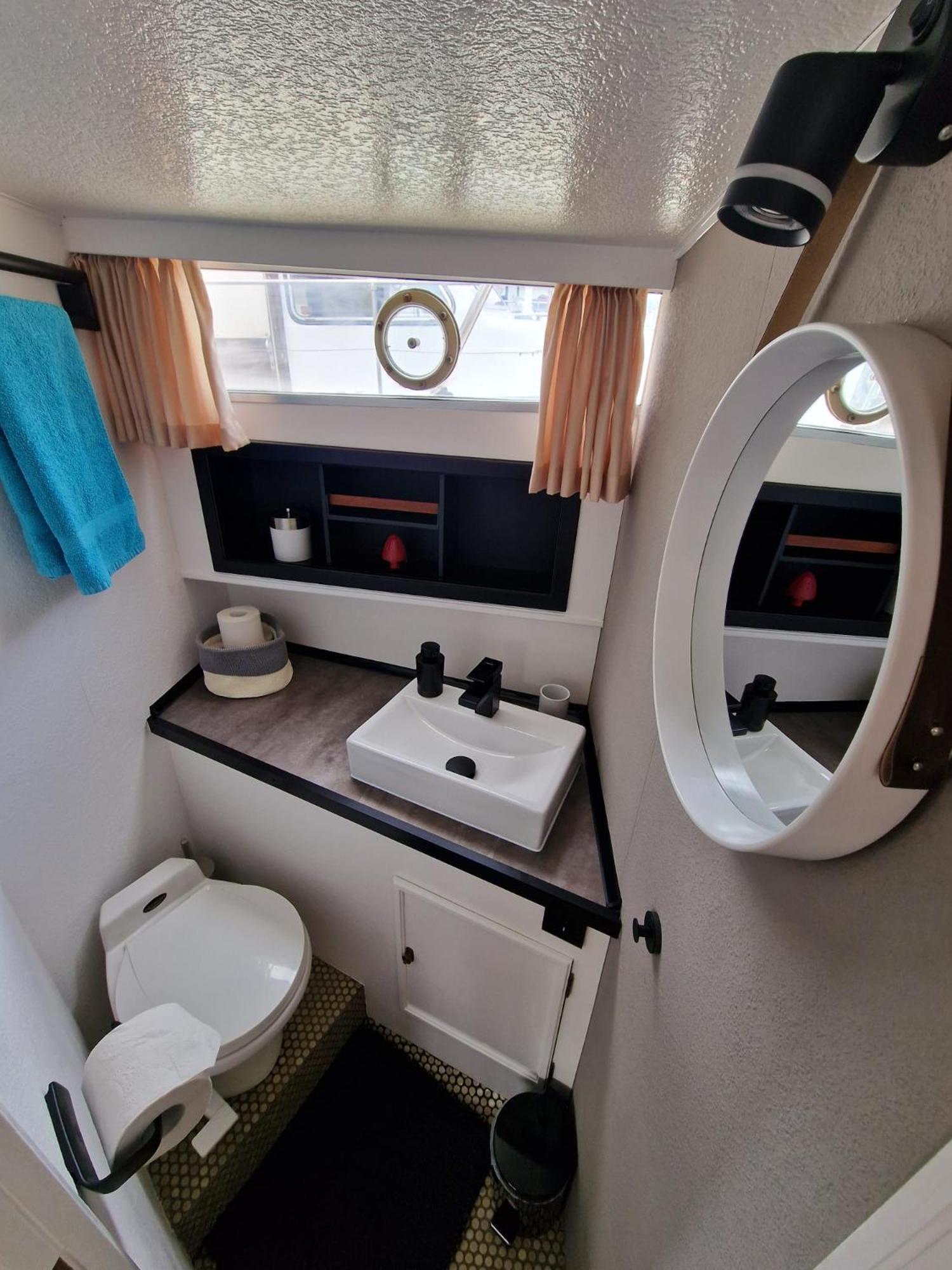 Hotel na wodzie Fantasie Boot Einhorn Kolonia