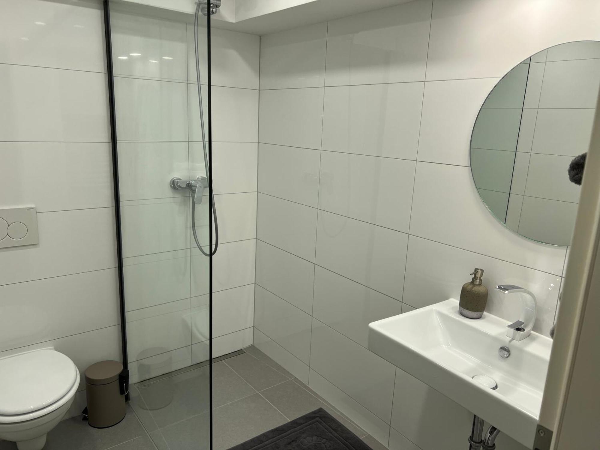 Apartamento Geraeumige Auch Familienfreundlich Bis 4 Personen Koeln *