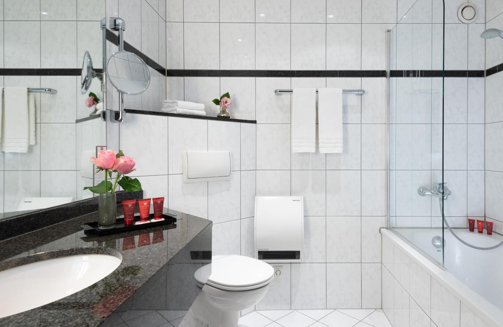 Leonardo Bonn Airport Hotel 4*