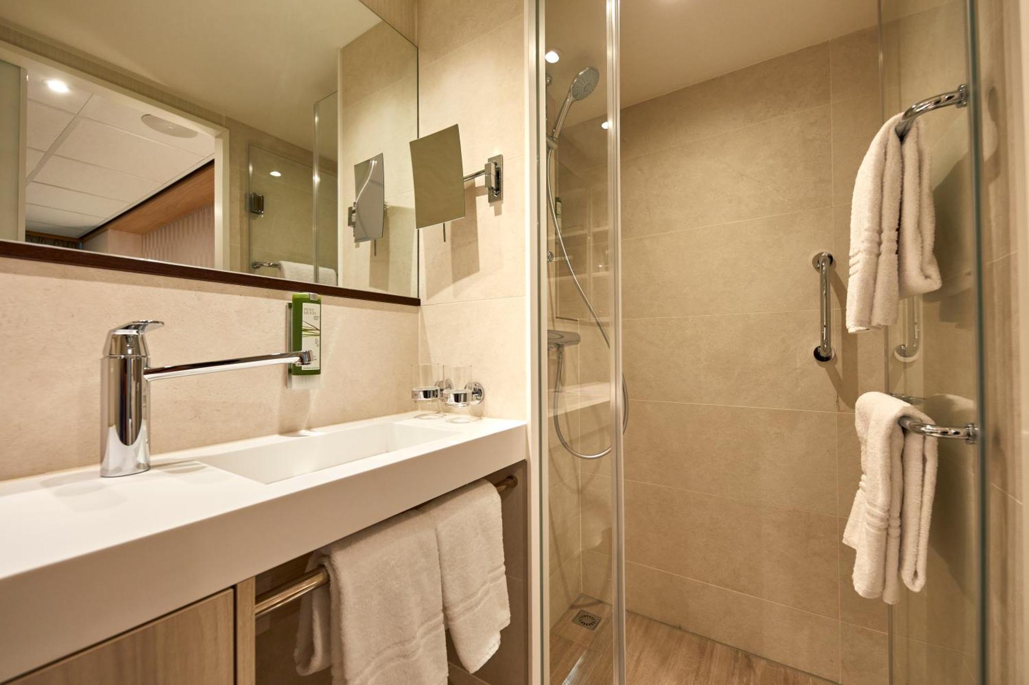 River Messe Hotel