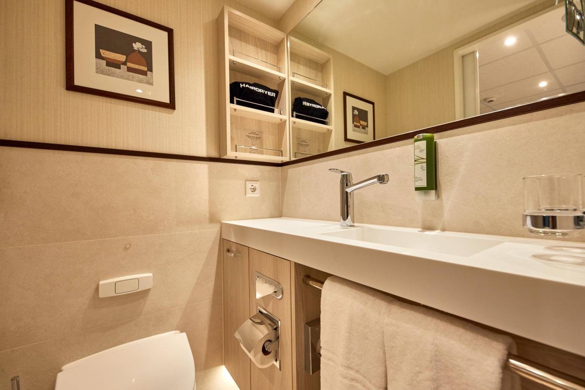 River Messe Hotel 4*
