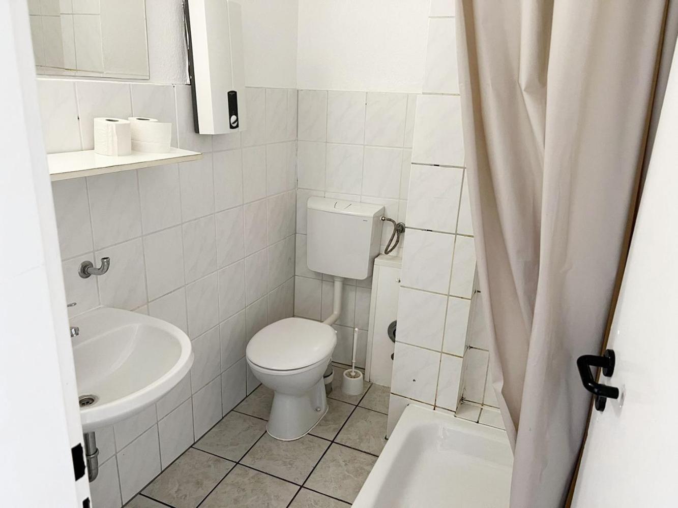 Easy Work And Apartment