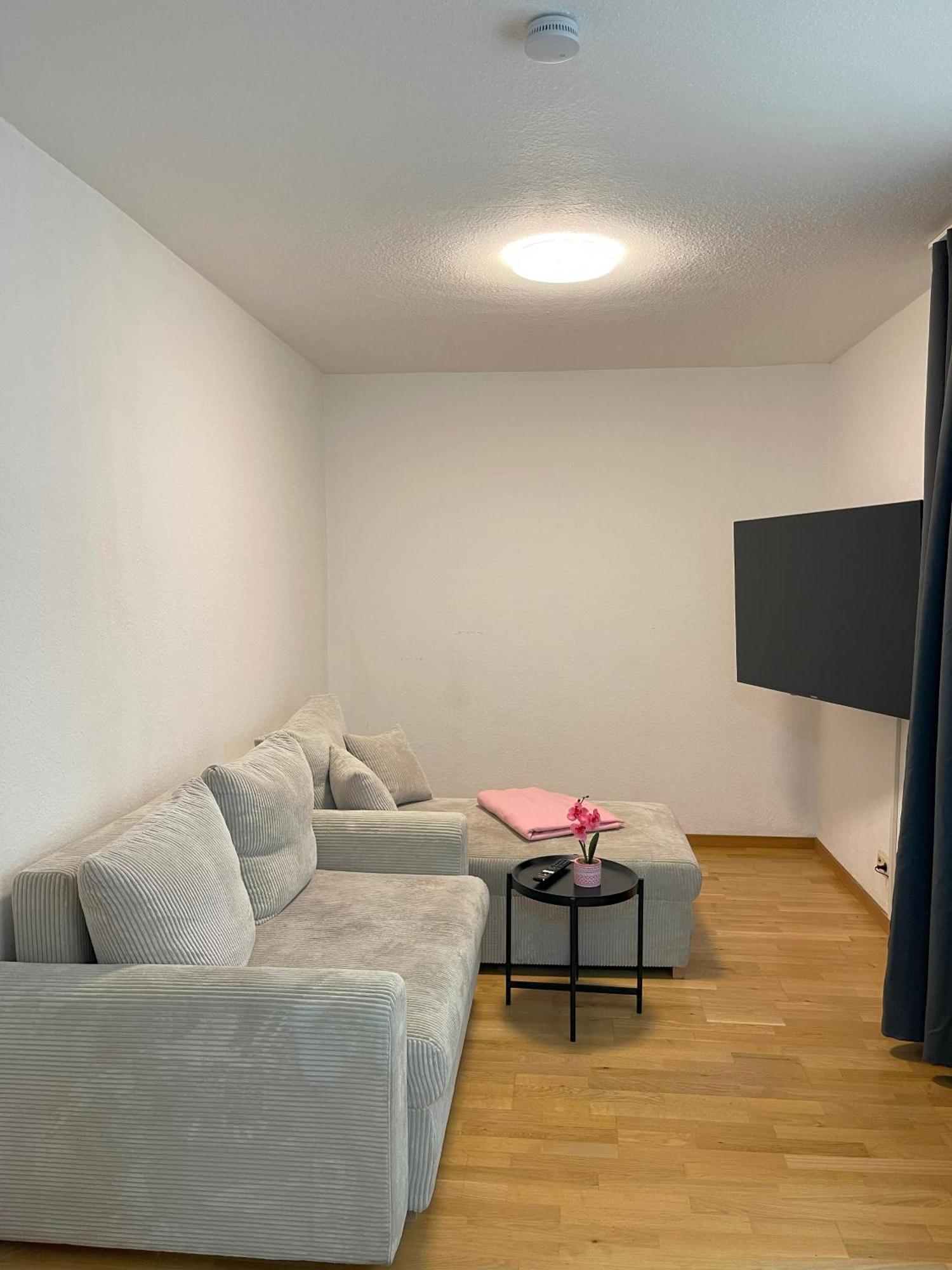Cozy In Neusser Street Apartment *