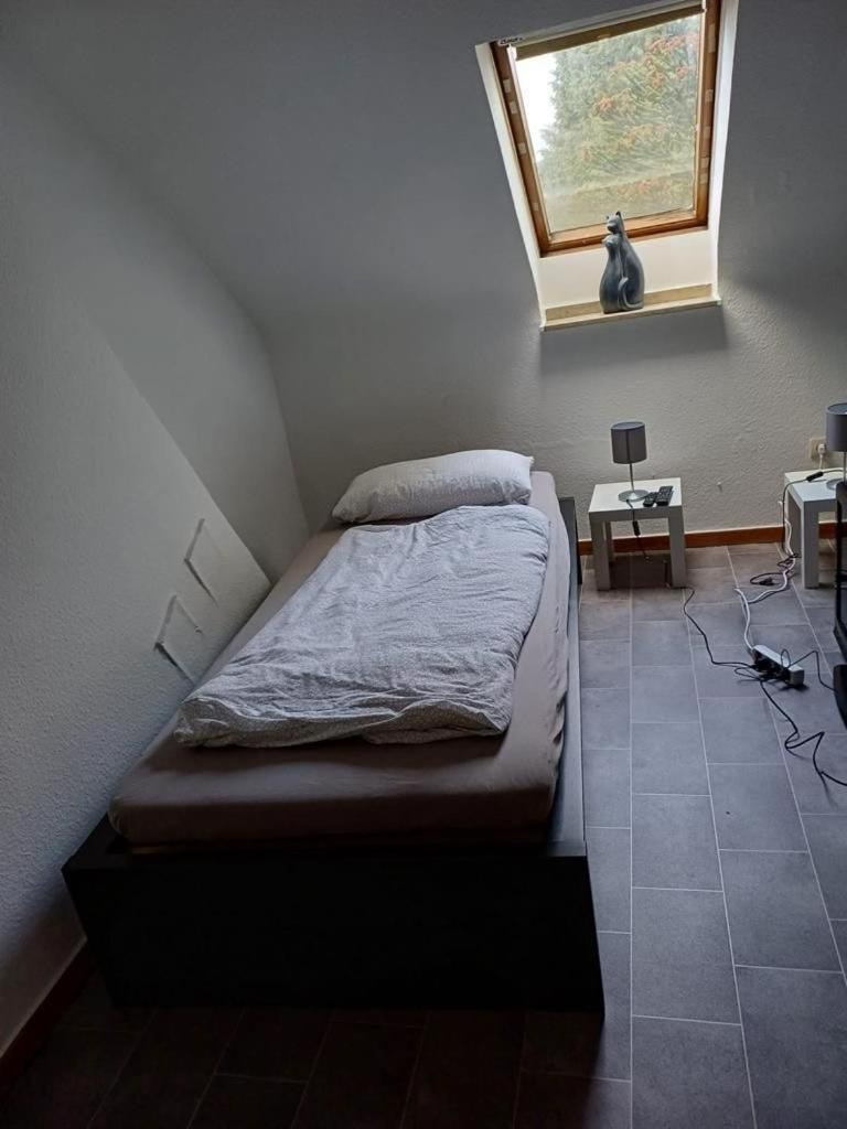 Dachgeschosswohnung In Poll Apartment Köln