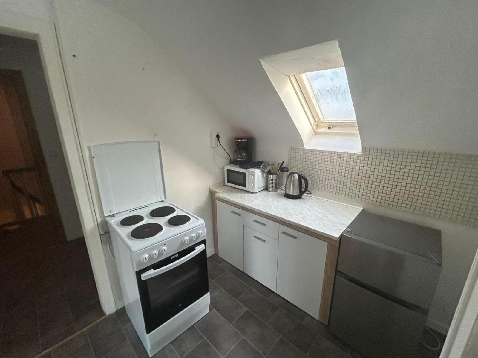Dachgeschosswohnung In Poll Apartment *