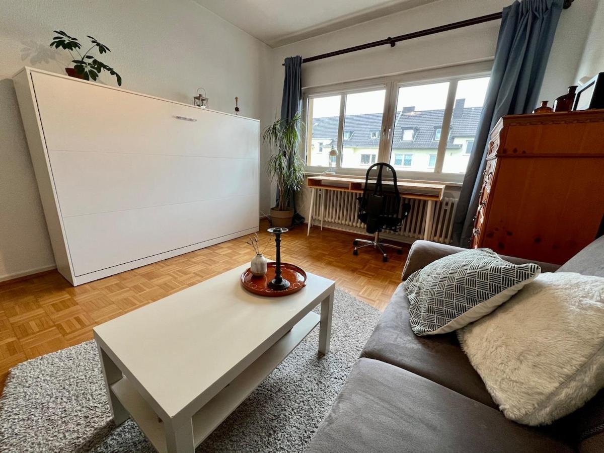 Gemuetliche Mit Balkon Und Top-anbindung Cologne