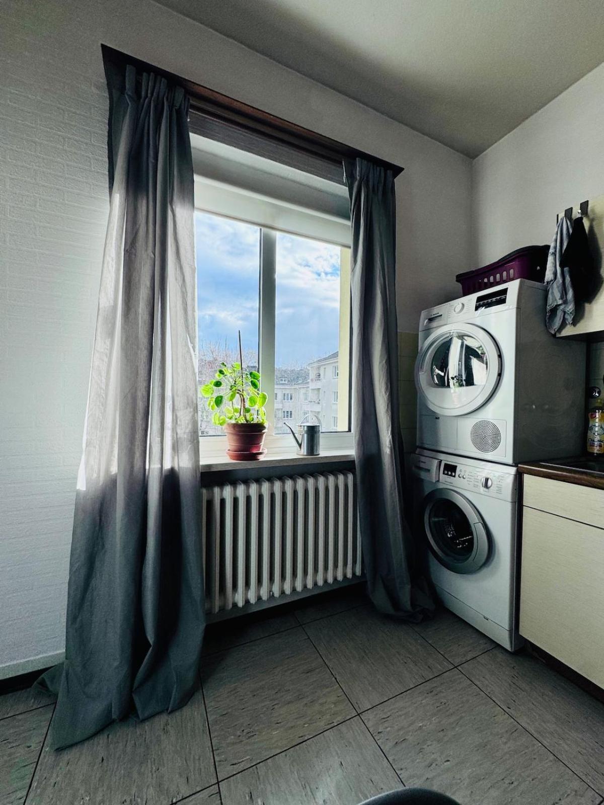 Gemuetliche Mit Balkon Und Top-anbindung