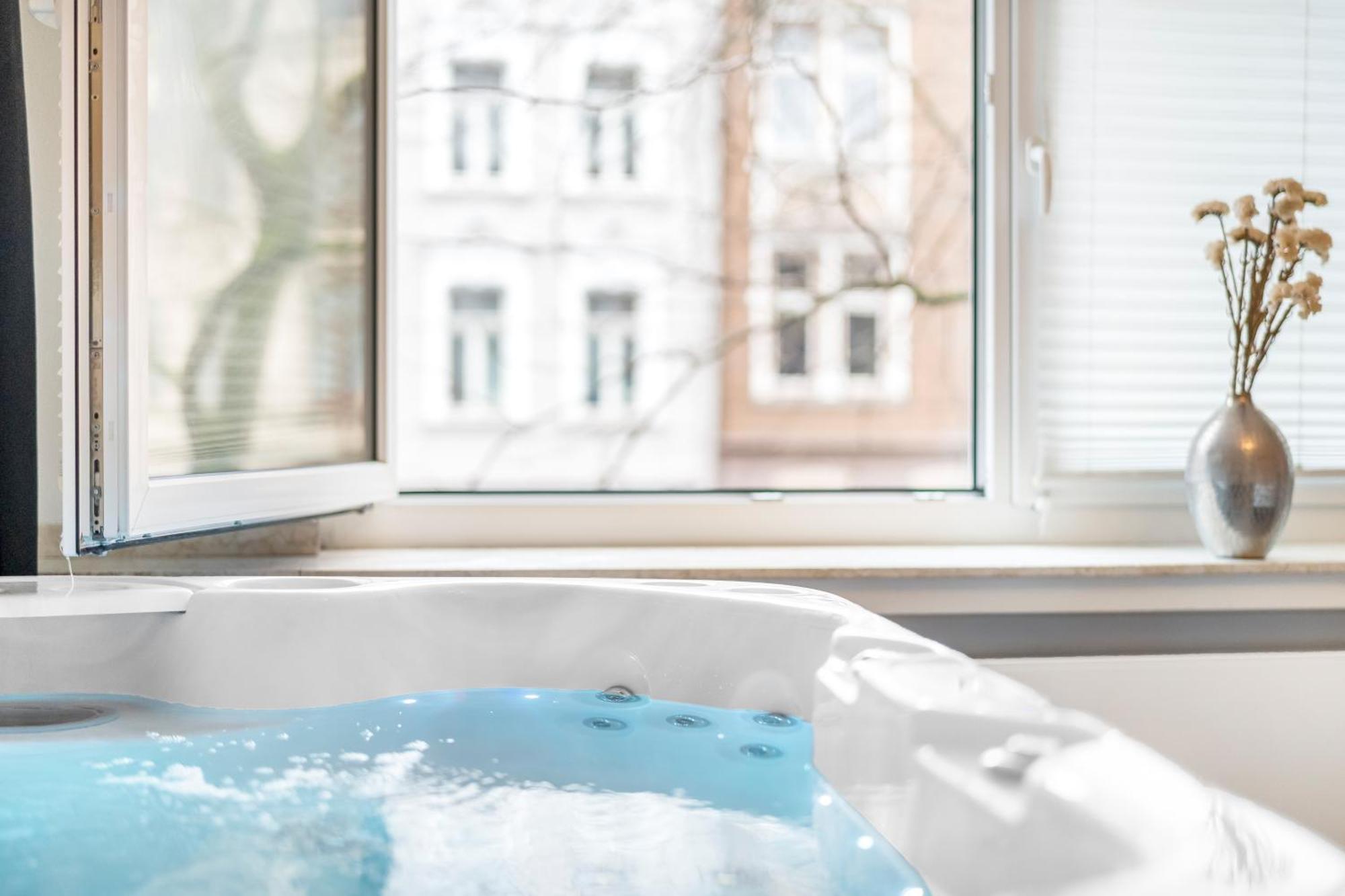 Urban Retreat - Whirpool - Lage * Cologne