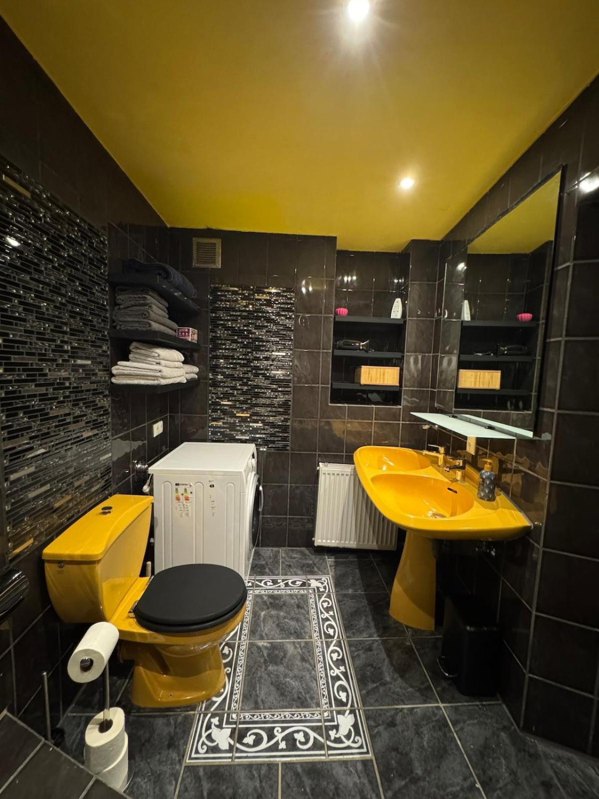 With Garden & 2 Bathrooms Cologne