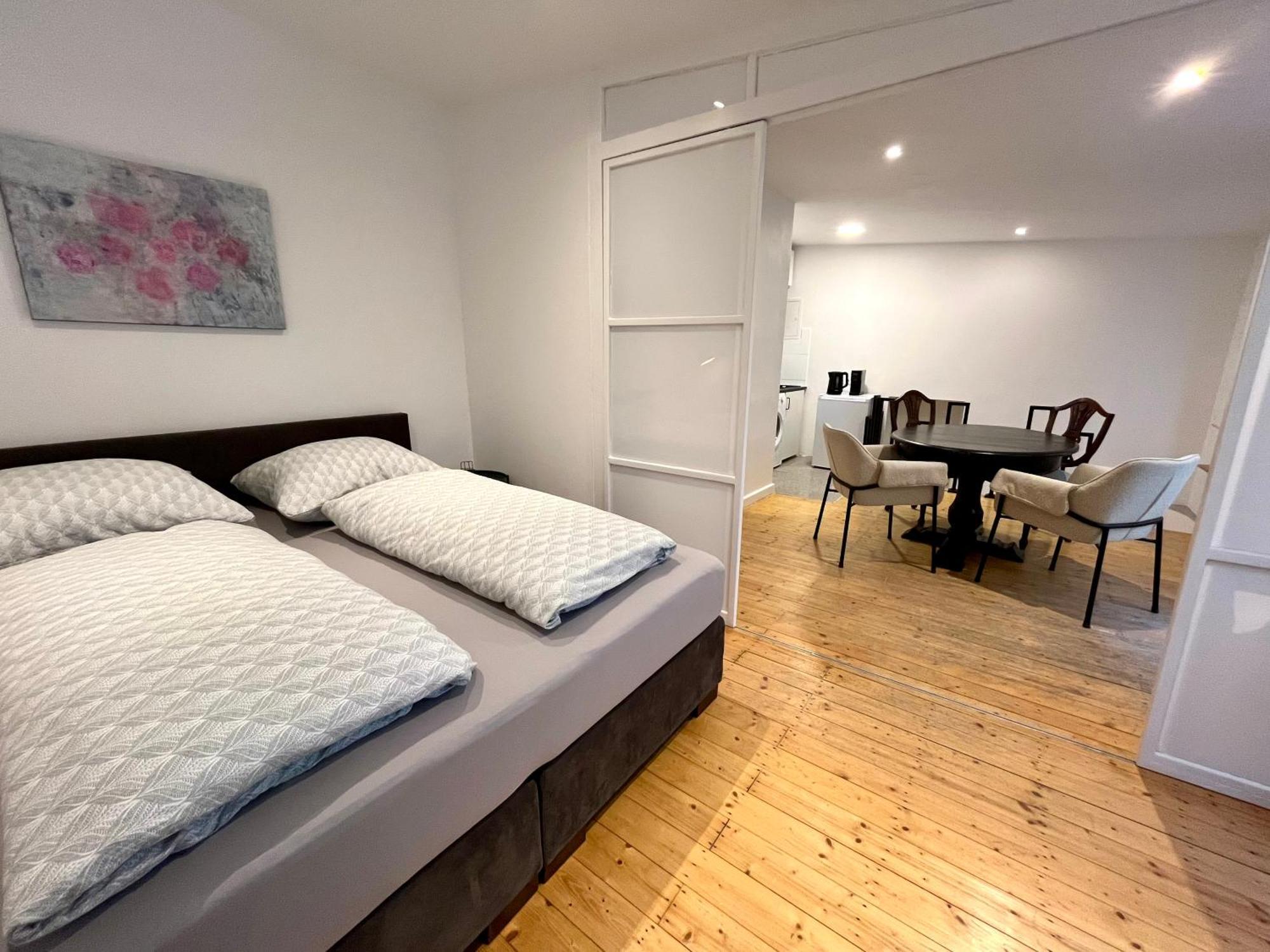 Holideis Big With Terrace Center Apartment