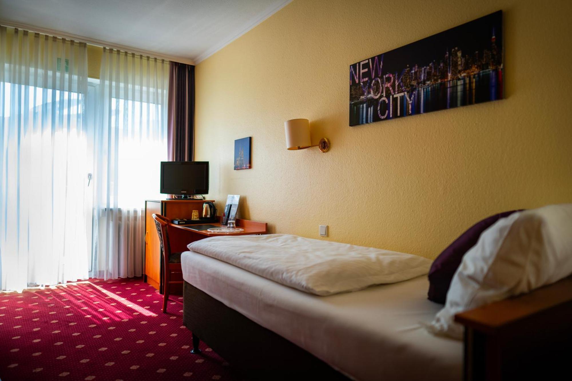 Boulevard Hotel