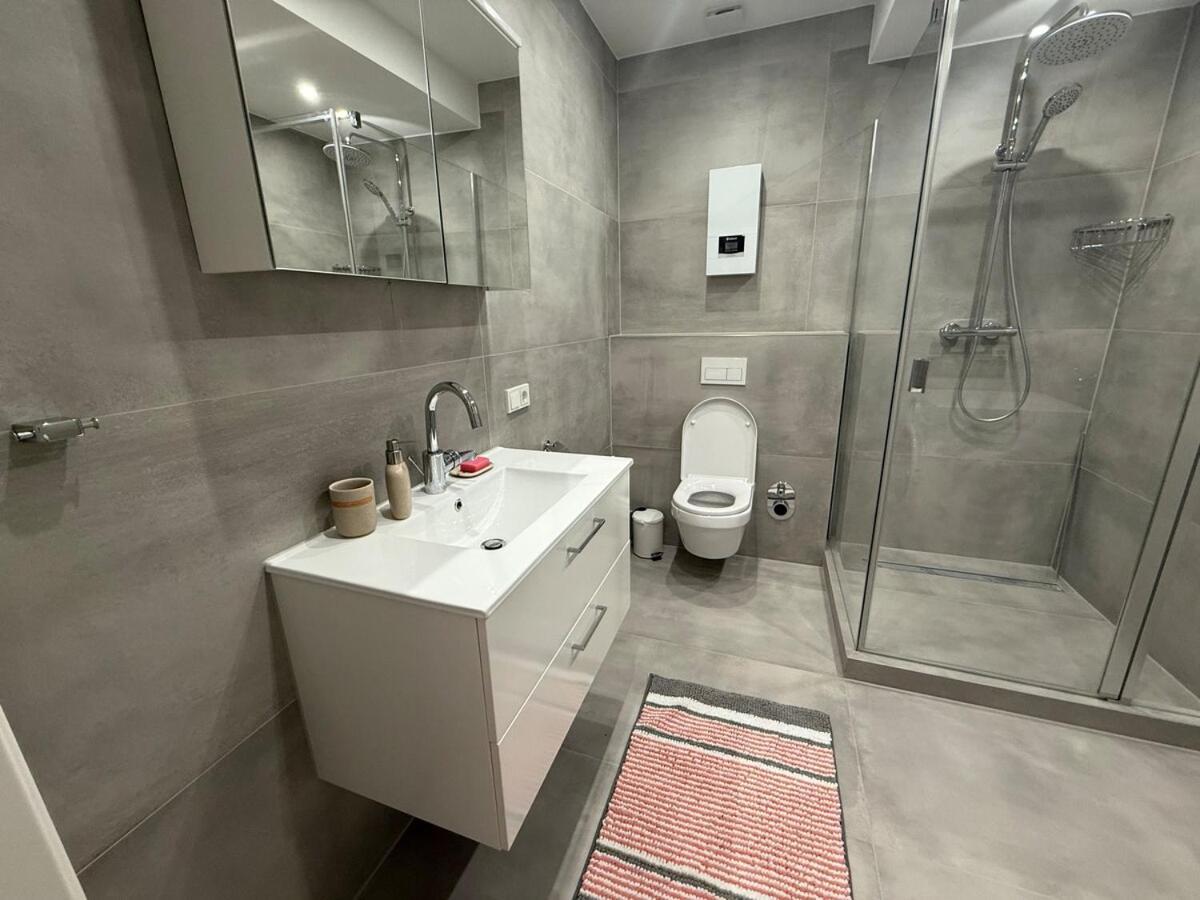 Luxury Deluxe Apartment With 3 Rooms Xl-Orchid Apartment