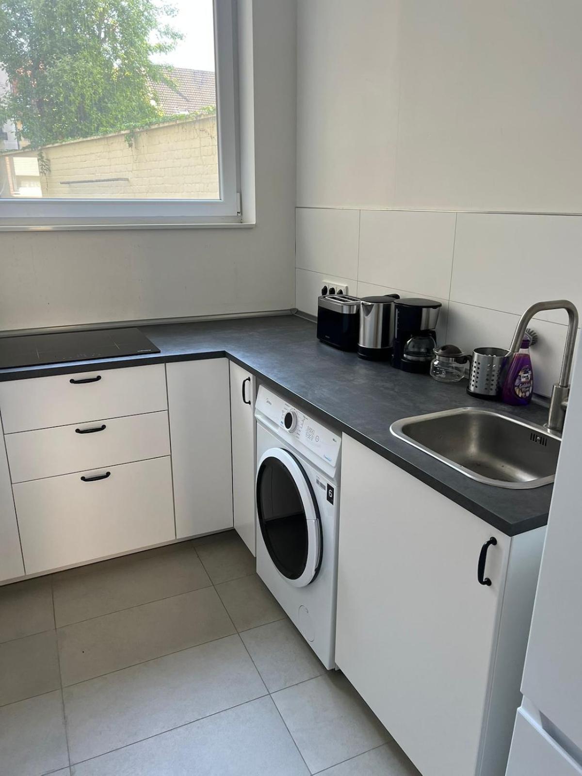 Modern Flat For 3 Guests Near And Transport Apartment
