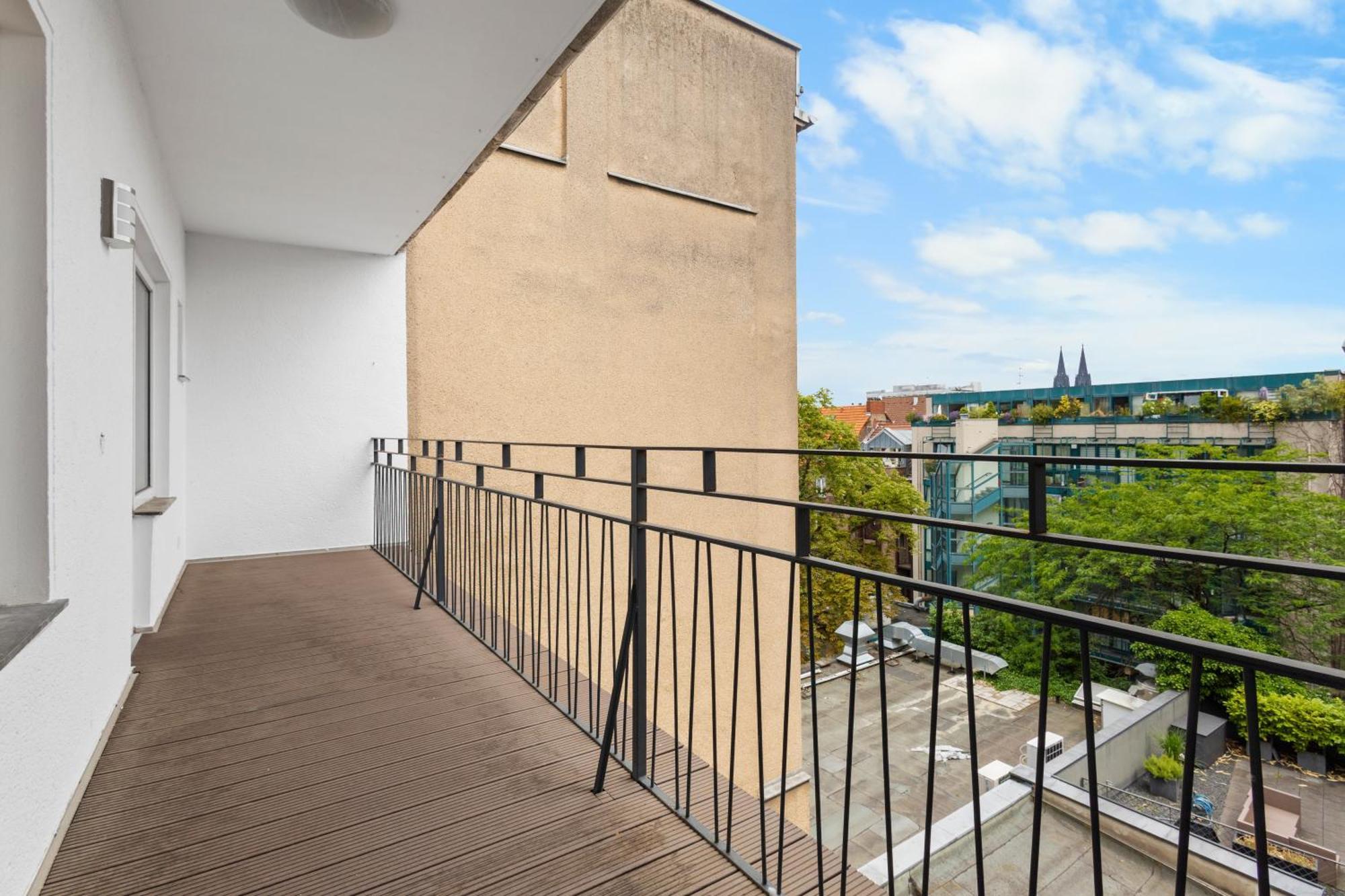Domloge Lofts & *