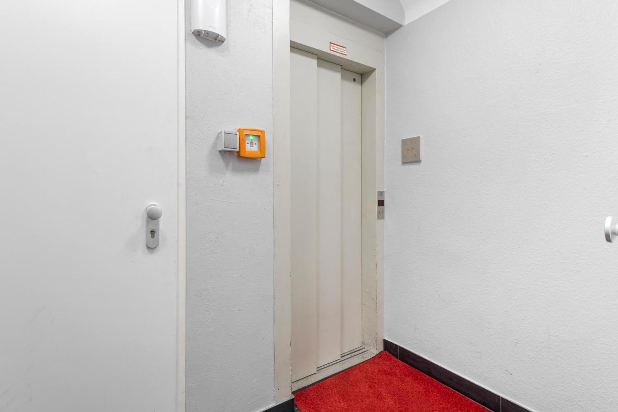Domloge Lofts & *