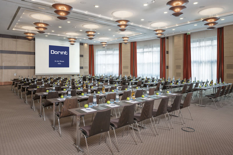 Dorint An Der Messe Hotel 4*