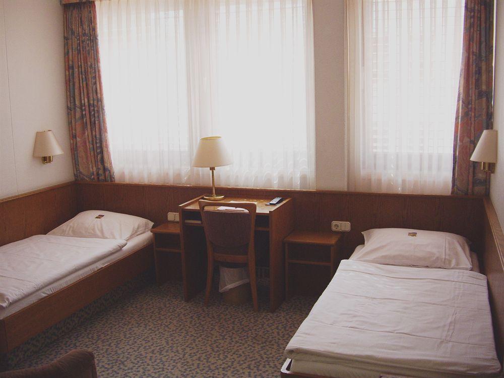 Aaa Budget Hotel 3*
