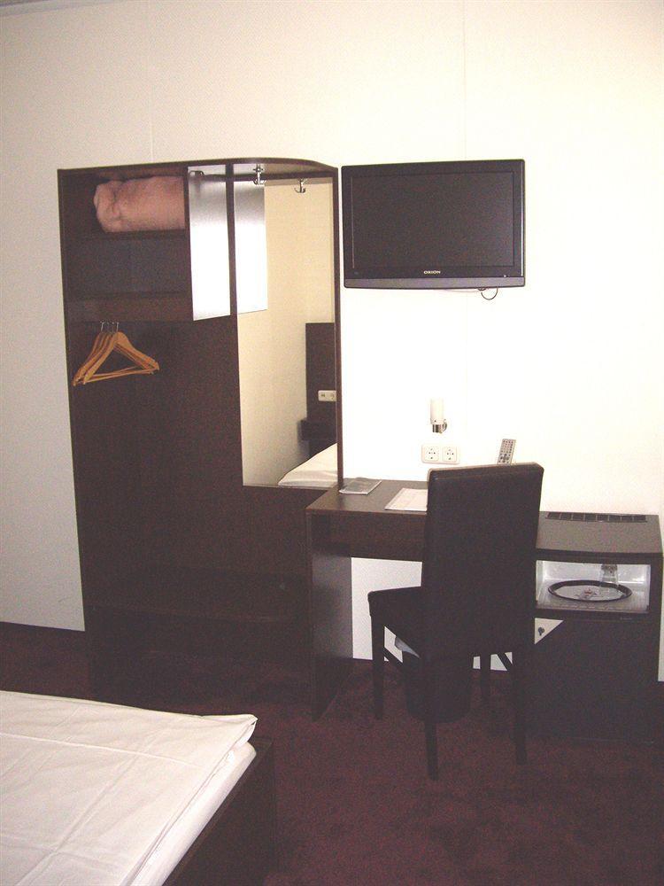 Aaa Budget Hotel