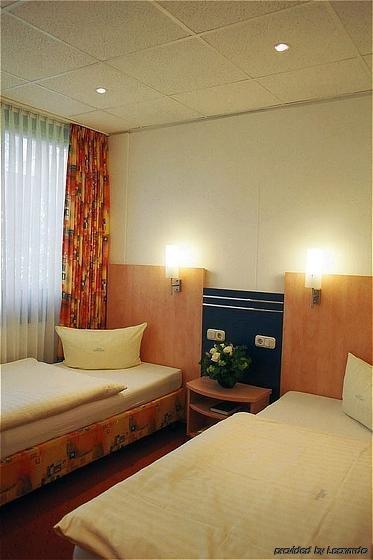 Aaa Budget Hotel Colónia