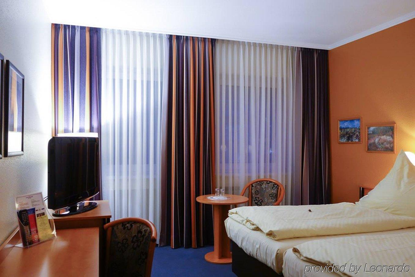 Boulevard Hotel 3*