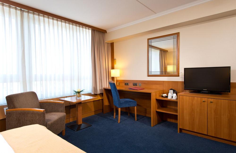 Hotel Leonardo Bonn Airport 4*