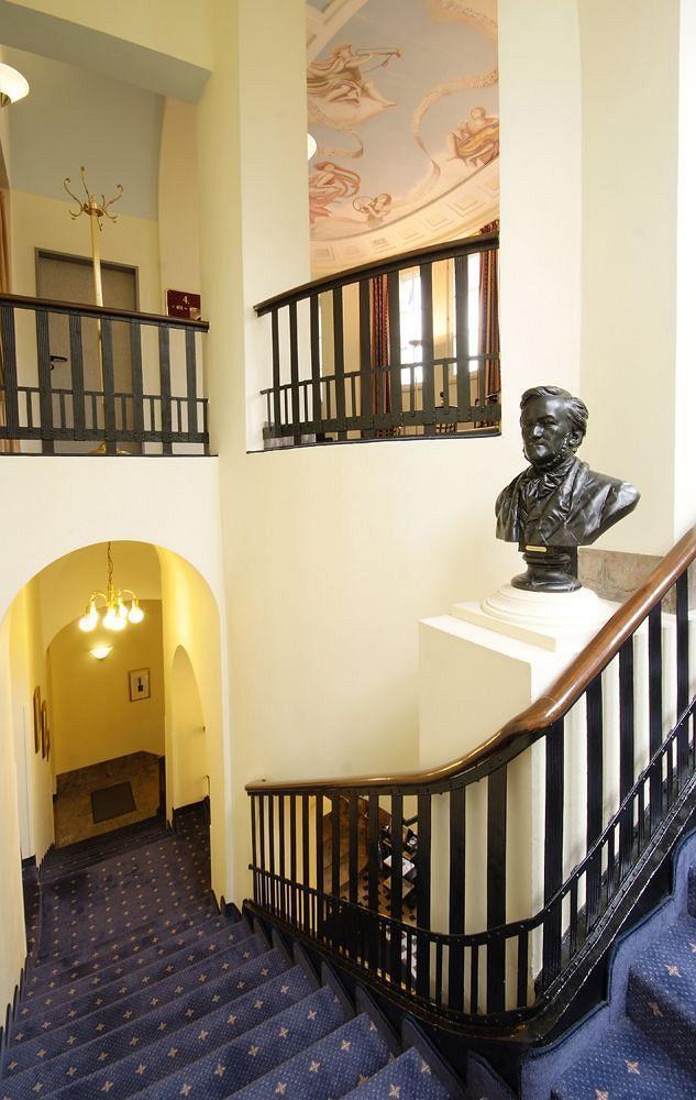 Viktoria Hotel 4*