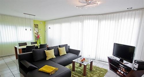 First Domizil Apartamento *