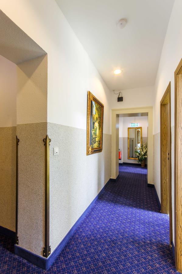 Weber Hotel 3*