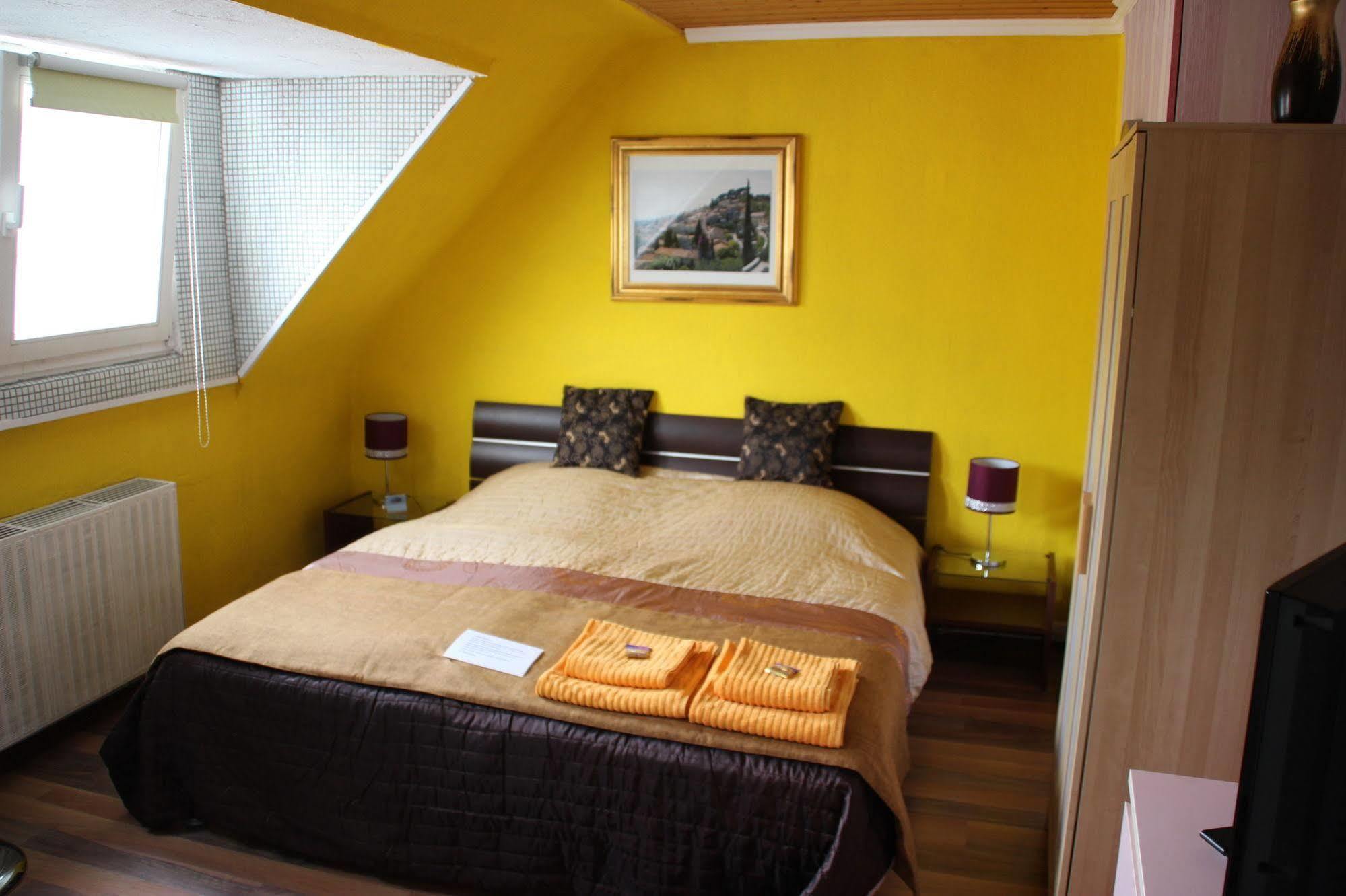 Stayincologne Bed & Breakfast 2*