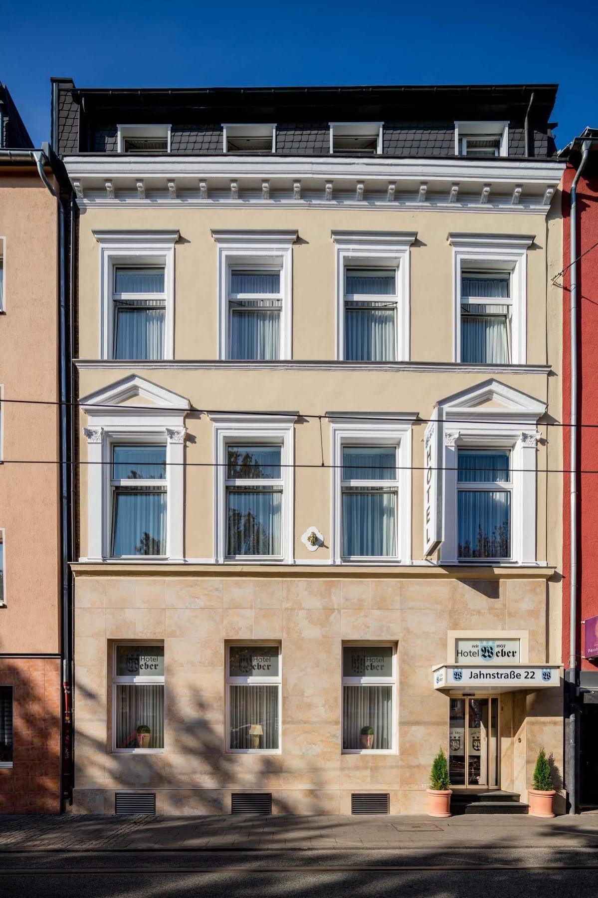 Weber Hotel
