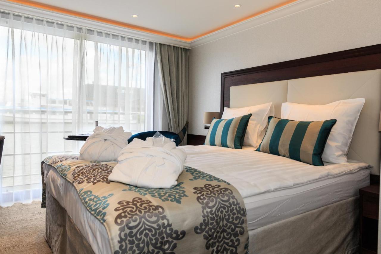 Botel Hotelships Holland - Ms Charles Dickens 5*