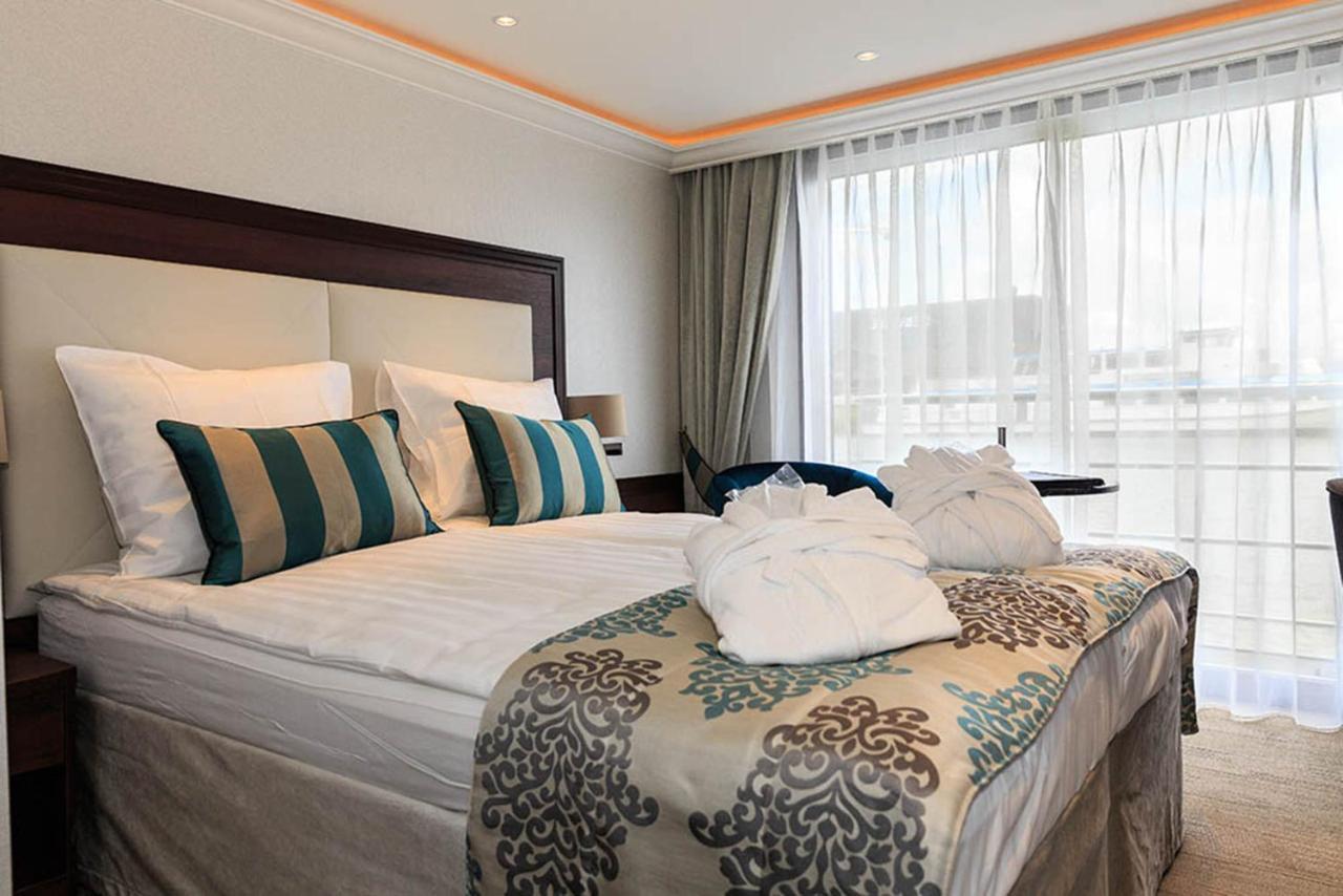 Hotelships Holland - Ms Charles Dickens Botel 5*