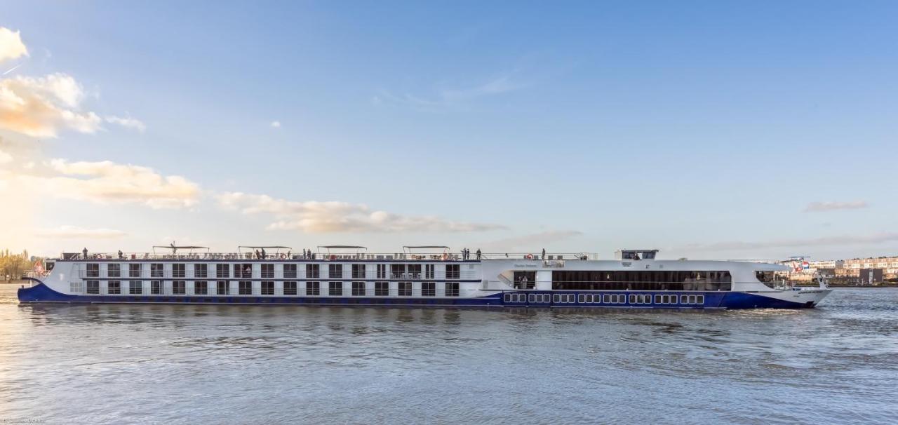 Hotelships Holland - Ms Charles Dickens Botel 5*