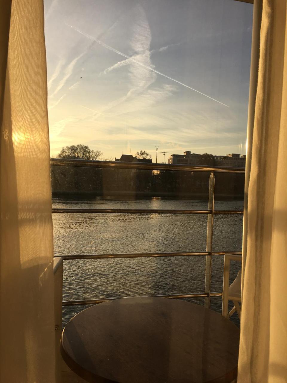 Select Ms Charles Dickens - Botel