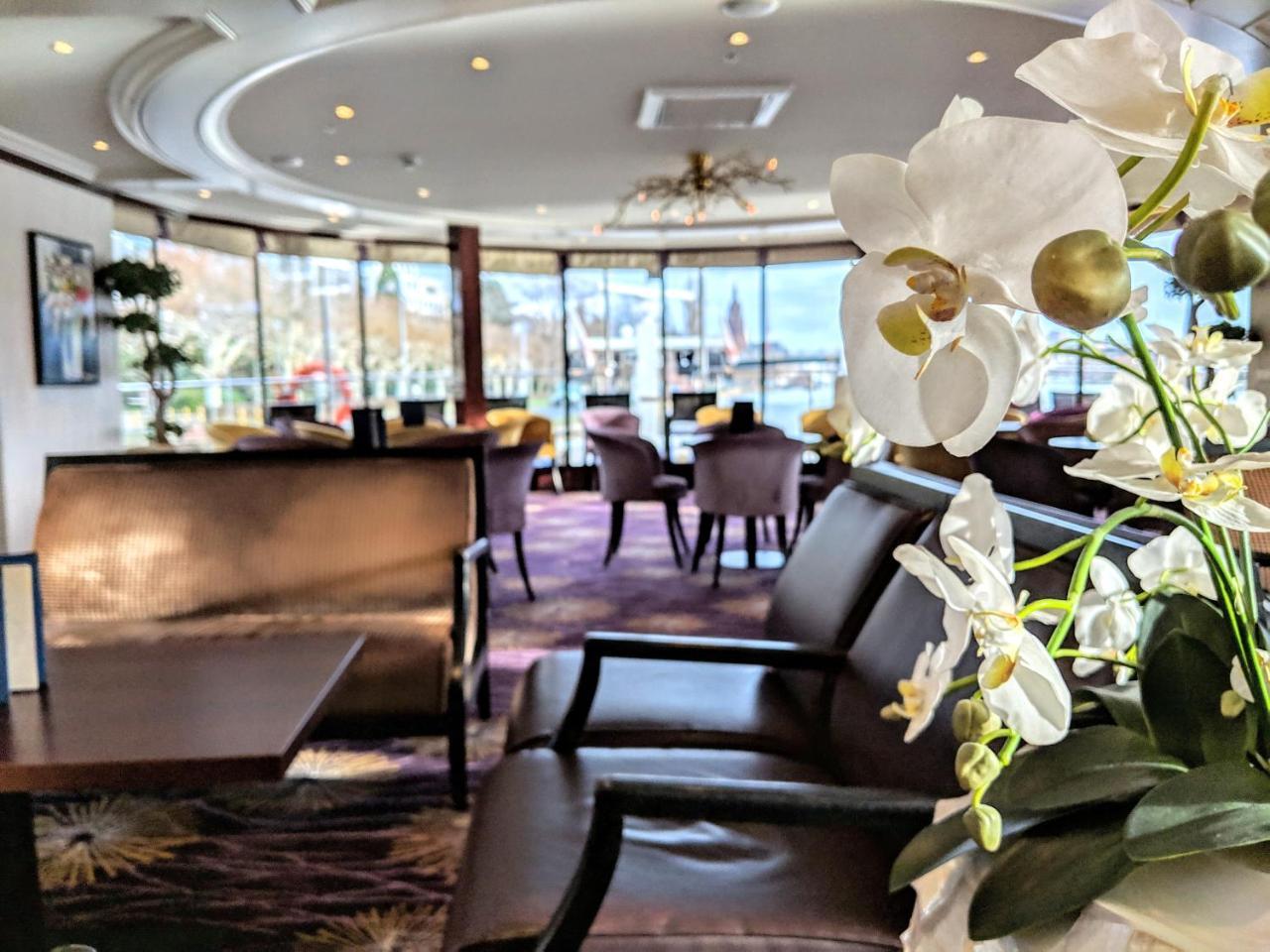 Select Ms Charles Dickens - Botel 5*