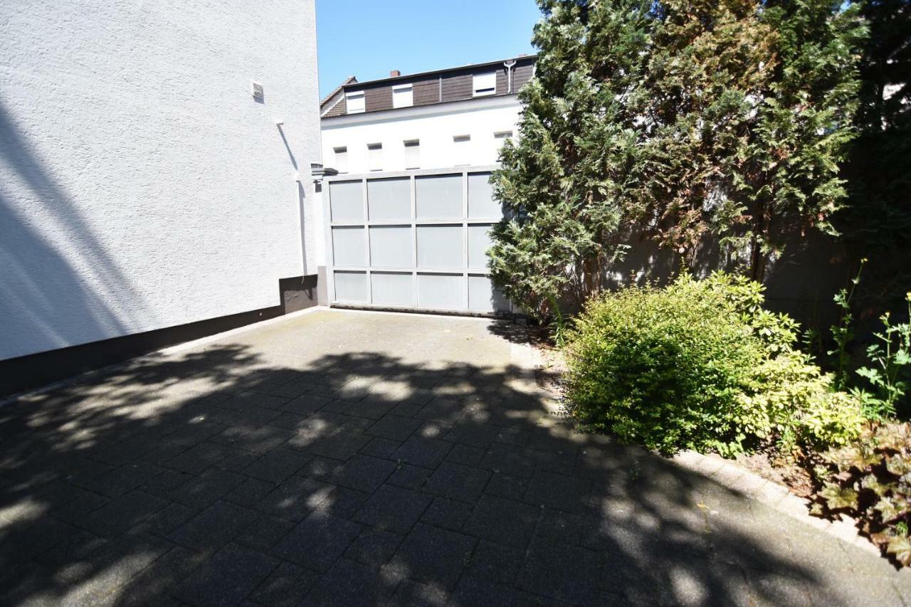 Zeitwohnen Im Schonem Haus Mit Grosser Terrasse In Koln-rath Holiday home