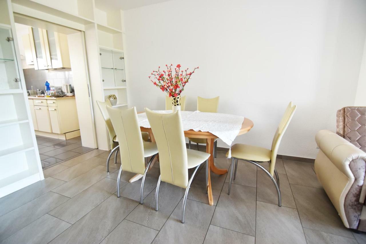 Zeitwohnen Im Schonem Haus Mit Grosser Terrasse In Koln-rath Holiday home