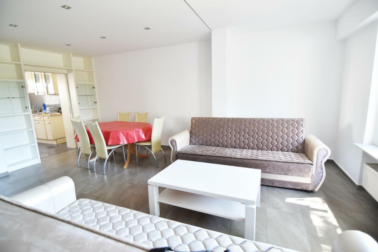 Holiday home Zeitwohnen Im Schonem Haus Mit Grosser Terrasse In Koln-rath Cologne