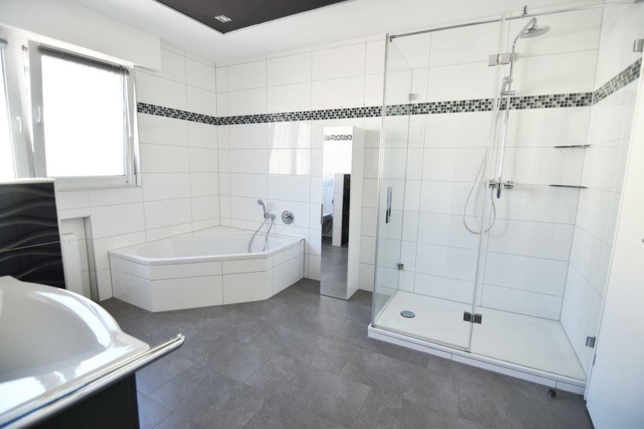 Zeitwohnen Im Schonem Haus Mit Grosser Terrasse In Koln-rath Cologne