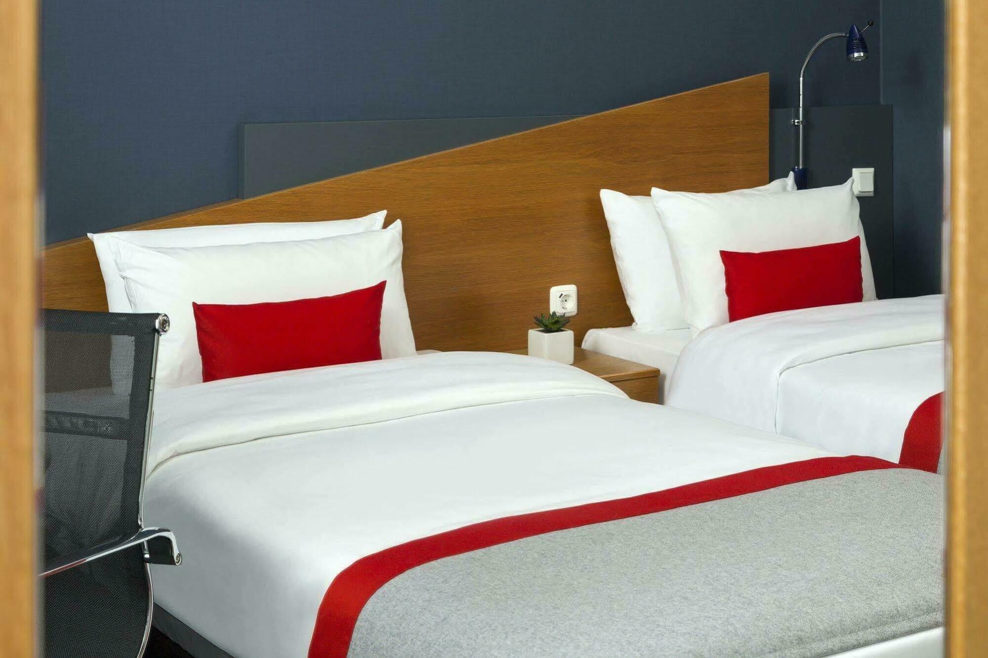 Hotel Express Muelheim By Ihg Kolonia