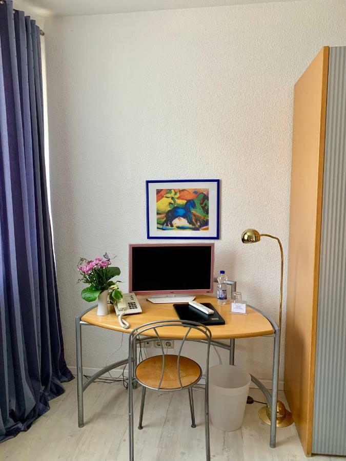 Art 3*